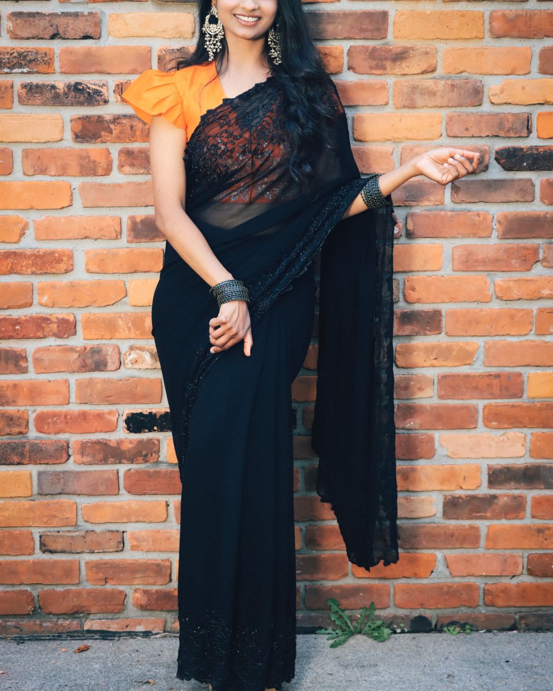 Black and Gold Party Saree thumbnail 2