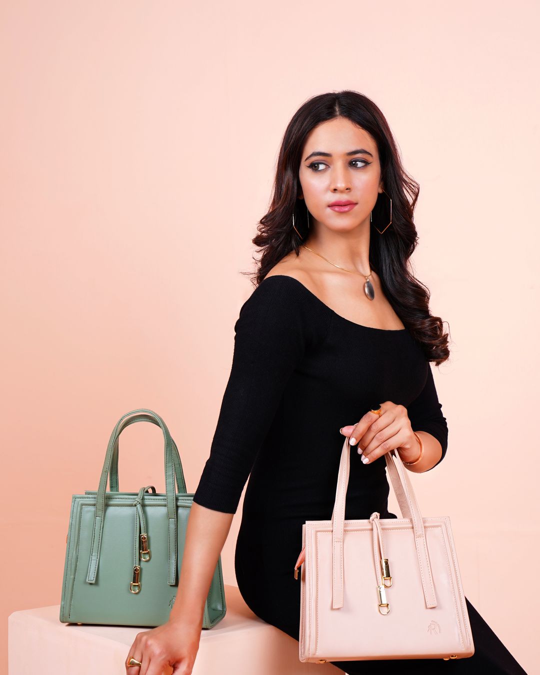 Crocodile Texture Leather Handbag thumbnail 3