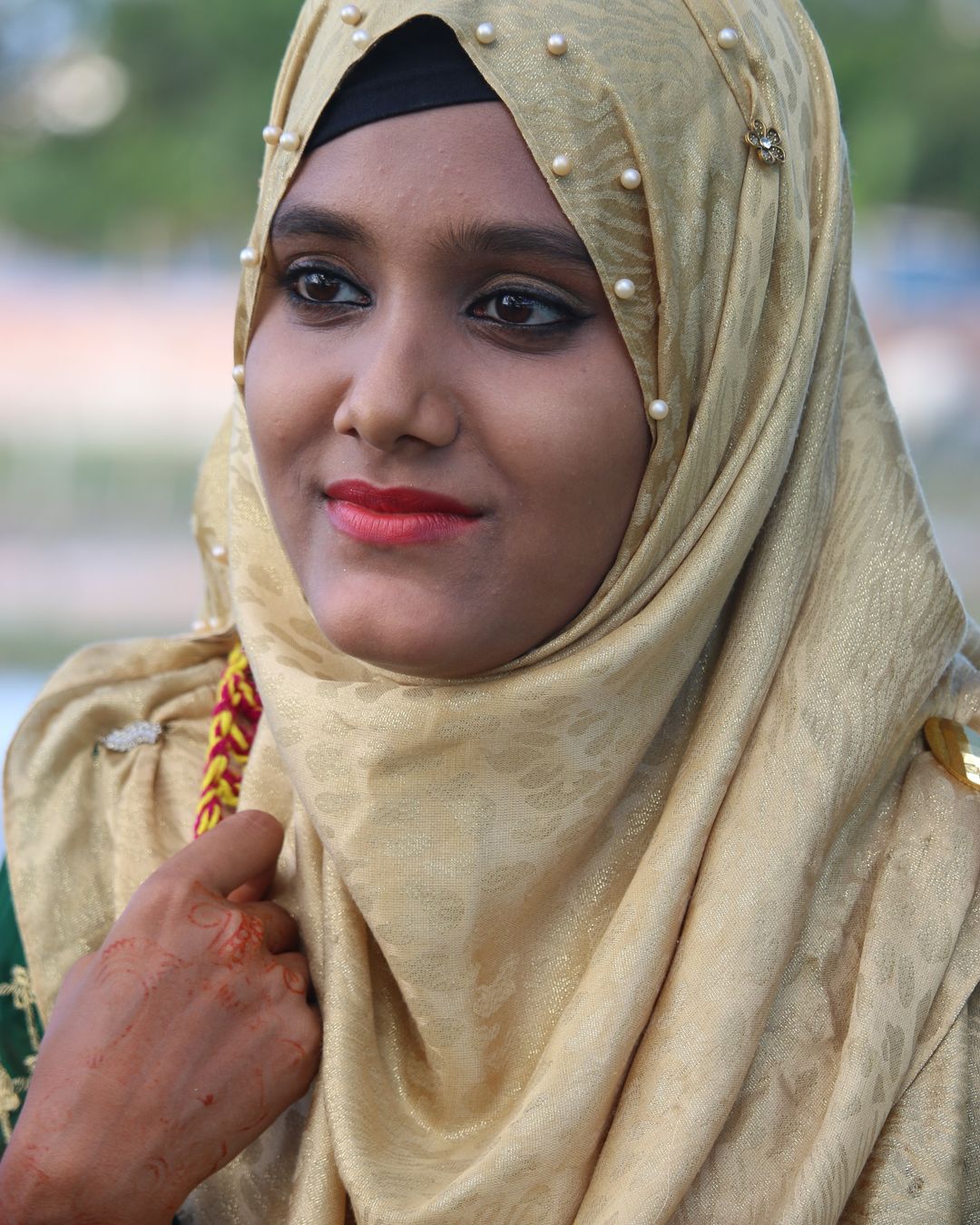 Gold Chiffon Hijab thumbnail 2