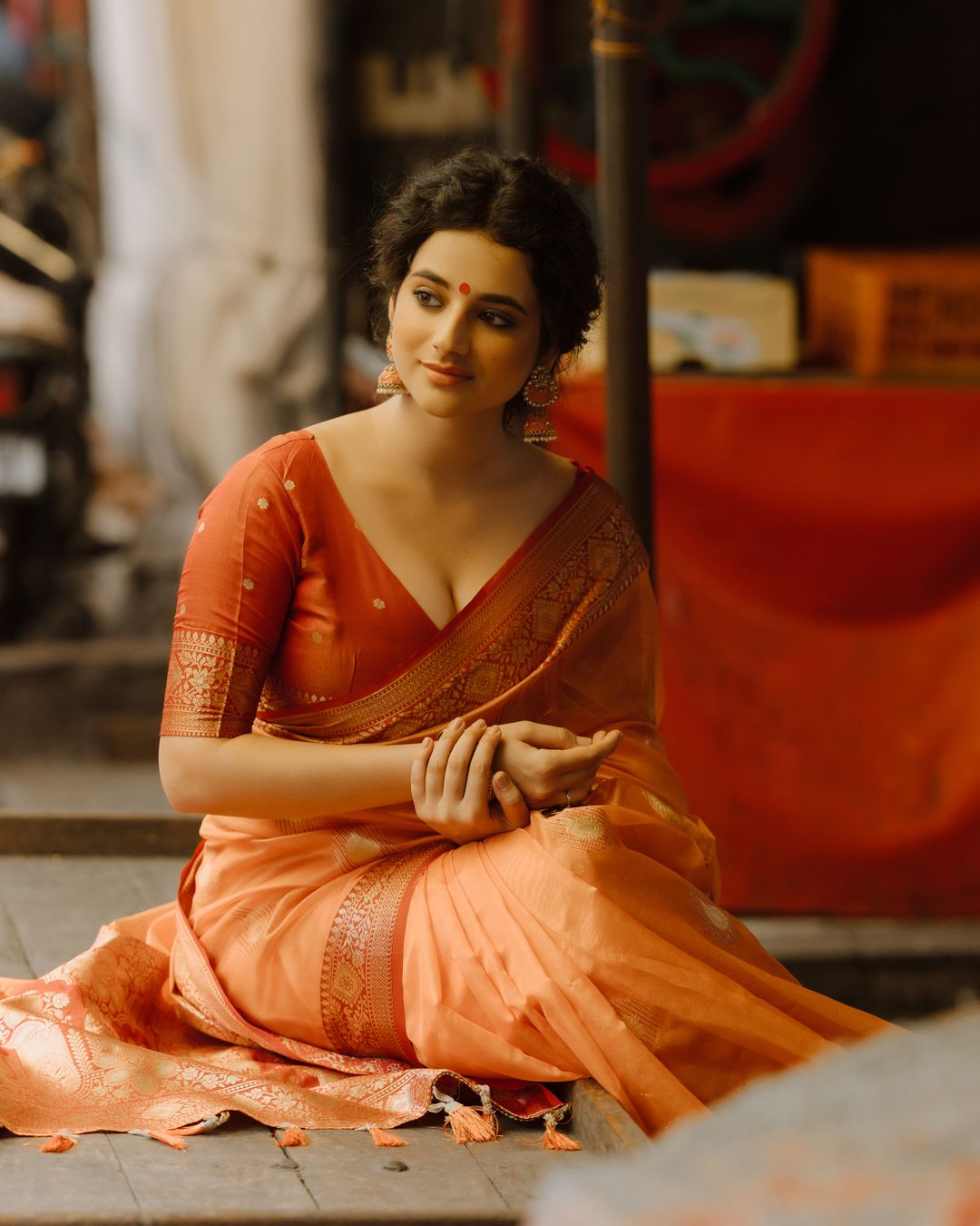 Golden Cream Kanjivaram Style Saree thumbnail 2