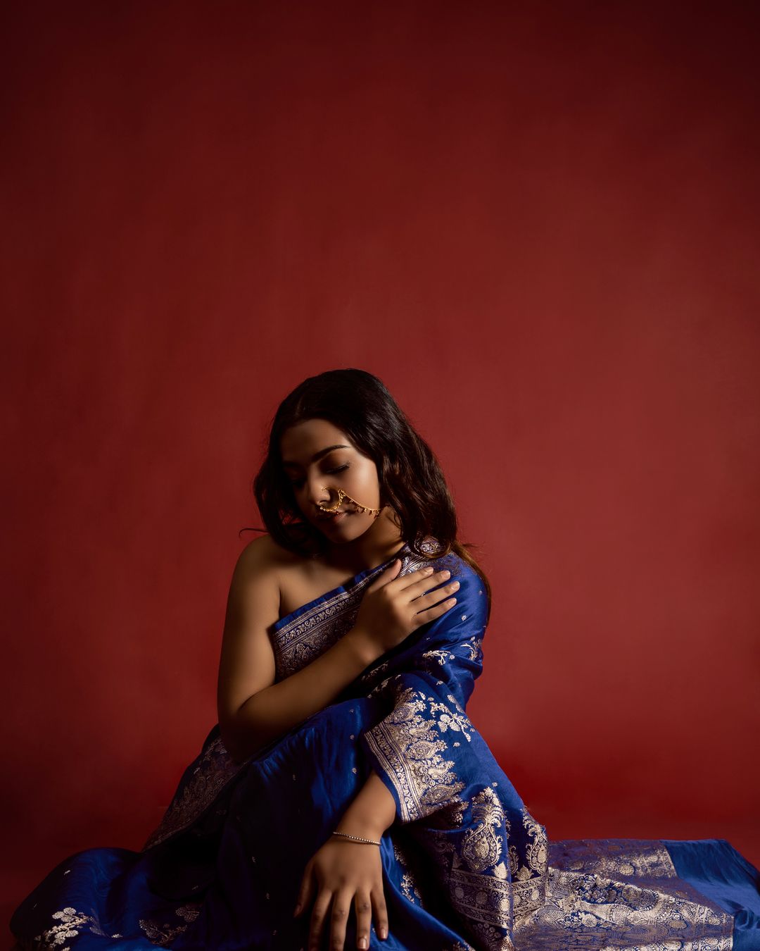 Royal Blue Silk Saree thumbnail 2